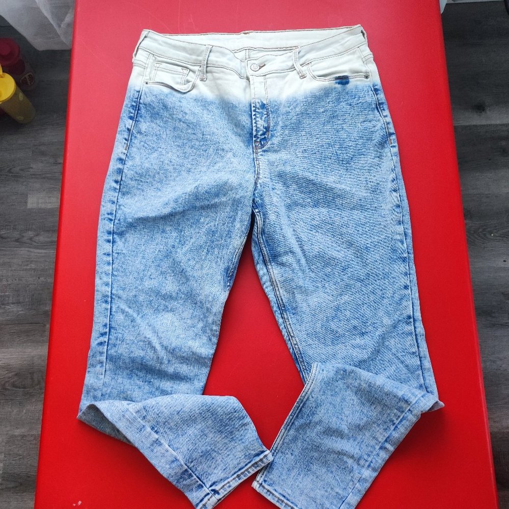 Old Navy jeans women's size 14 blue colour acid washed stretchy